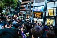 山本彩「追憶の光」発売記念フリーライブの様子。（写真提供：UNIVERAL SIGMA）