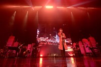 人気画像9位は「センラ、『嘘』がコンセプトの楽曲で観客魅了したソロツアーZepp Tokyo公演」より、センラ「SENRA LIVE TOUR 2019 -Luge-」東京・Zepp Tokyo公演の様子。（撮影：小松陽祐［ODD JOB LTD.］）