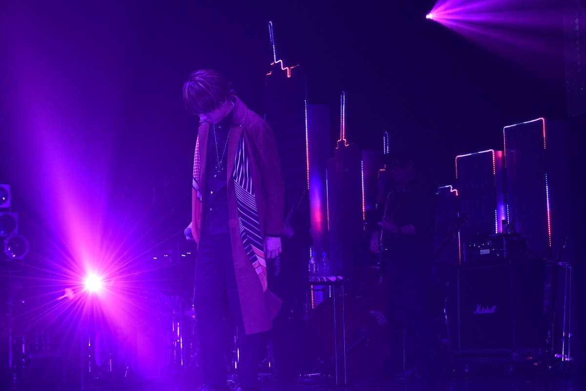 人気画像6位は「センラ、『嘘』がコンセプトの楽曲で観客魅了したソロツアーZepp Tokyo公演」より、センラ「SENRA LIVE TOUR 2019 -Luge-」東京・Zepp Tokyo公演の様子。（撮影：小松陽祐［ODD JOB LTD.］）