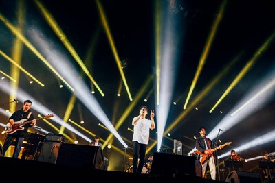 人気画像1位は「星野源、ワールドツアー上海で開幕『Same Thing』初披露」より、「Gen Hoshino POP VIRUS World Tour」中国・上海 National Exhibition & Convention Center Hong Arena公演の様子。（撮影：西槇太一）