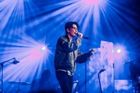 人気画像8位は「星野源、ワールドツアー上海で開幕『Same Thing』初披露」より、「Gen Hoshino POP VIRUS World Tour」中国・上海 National Exhibition & Convention Center Hong Arena公演の様子。（撮影：西槇太一）