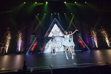 「インダ ビュリフォデイ」を披露するTask have Fun。（写真提供：Velvet management）