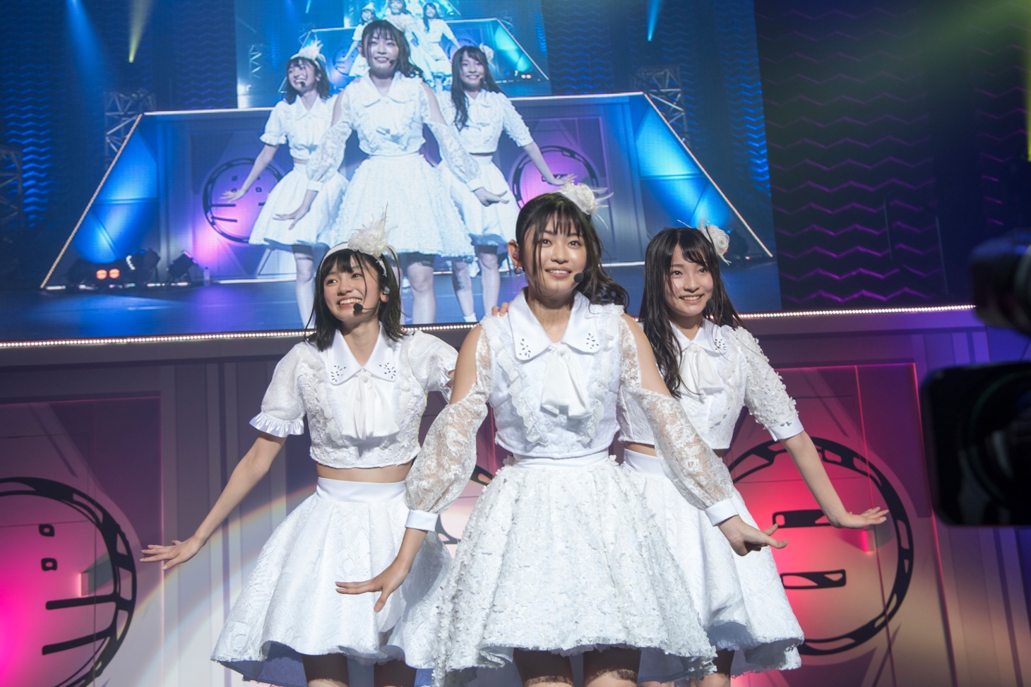 「けどハニカミ」を披露するTask have Fun。（写真提供：Velvet management）