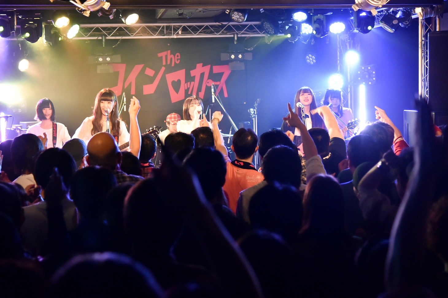 ザ・コインロッカーズ「SHOWCASE LIVE」ファイナル公演の様子。（写真提供：ワーナーミュージック・ジャパン）