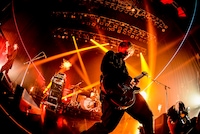 カマタリョウガ（G, Cho）（Photo by RUI HASHIMOTO[SOUND SHOOTER]）