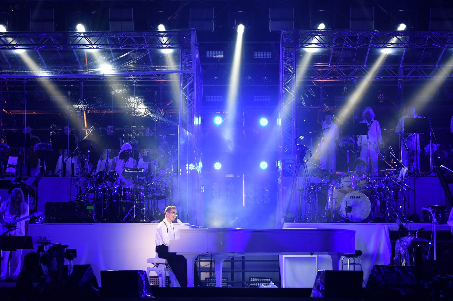 「EXILE ATSUSHI SPECIAL NIGHT IN OKINAWA」の様子。（写真提供：エイベックス）