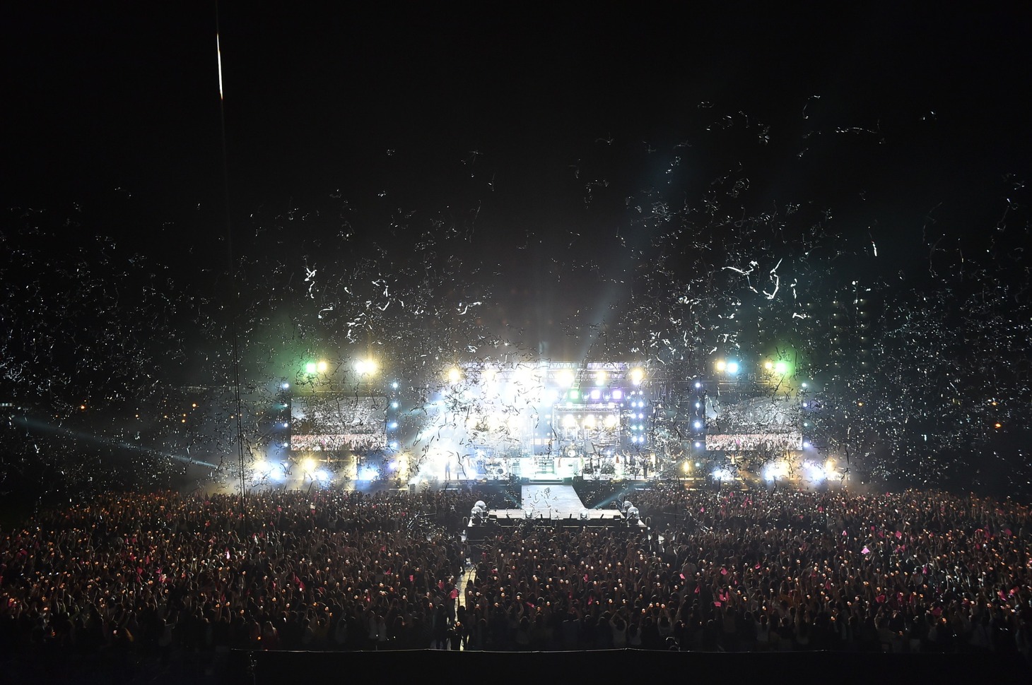 「EXILE ATSUSHI SPECIAL NIGHT IN OKINAWA」の様子。（写真提供：エイベックス）