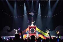 「私立恵比寿中学ようこそ秋冬ホールツアー2019～世界のみなさんおめでとうアイドルって楽しい～」神奈川・パシフィコ横浜 国立大ホール公演の様子。