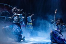 「私立恵比寿中学ようこそ秋冬ホールツアー2019～世界のみなさんおめでとうアイドルって楽しい～」神奈川・パシフィコ横浜 国立大ホール公演の様子。