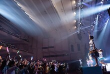 「私立恵比寿中学ようこそ秋冬ホールツアー2019～世界のみなさんおめでとうアイドルって楽しい～」神奈川・パシフィコ横浜 国立大ホール公演の様子。
