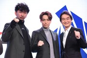 左からLDH ASIA神田勘太朗取締役、EXILE TETSUYA、学校法人角川ドワンゴ学園の夏野剛理事。
