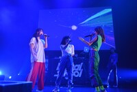 左からhinako、yuu、hime。（撮影：沼田学）