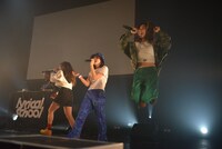 左からhinako、yuu、hime。（撮影：沼田学）