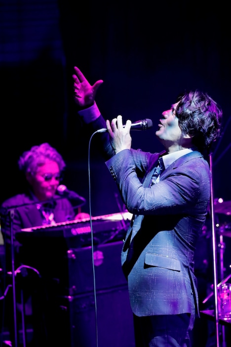 「Skoop On Somebody "What is love? Release Live"」の様子。