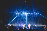 「さくらしめじ祝5周年企画第3弾！スペシャルライブ【夜の会】森のきのこの音楽会～歌とギターとさくらしめじ。そして、きのこりあんを添えて～」の様子。（撮影：鈴木友莉）