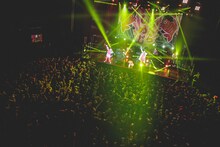 「さくらしめじ祝5周年企画第3弾！スペシャルライブ【昼の会】改めましてさくらしめじと申します。大・大・大祝祭！ドドン！とお祝いしてくれYO！」の様子。（撮影：鈴木友莉）