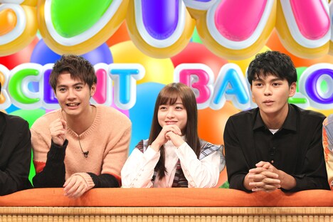 左から片寄涼太、橋本環奈、眞栄田郷敦。