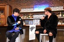 左から☆Taku Takahashi、数原龍友。