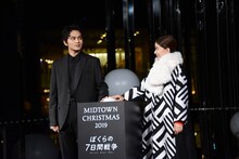 点灯ボタンを押す北村匠海（DISH//）と芳根京子。