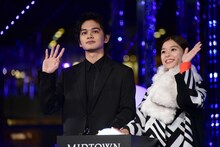 北村匠海（DISH//）と芳根京子。