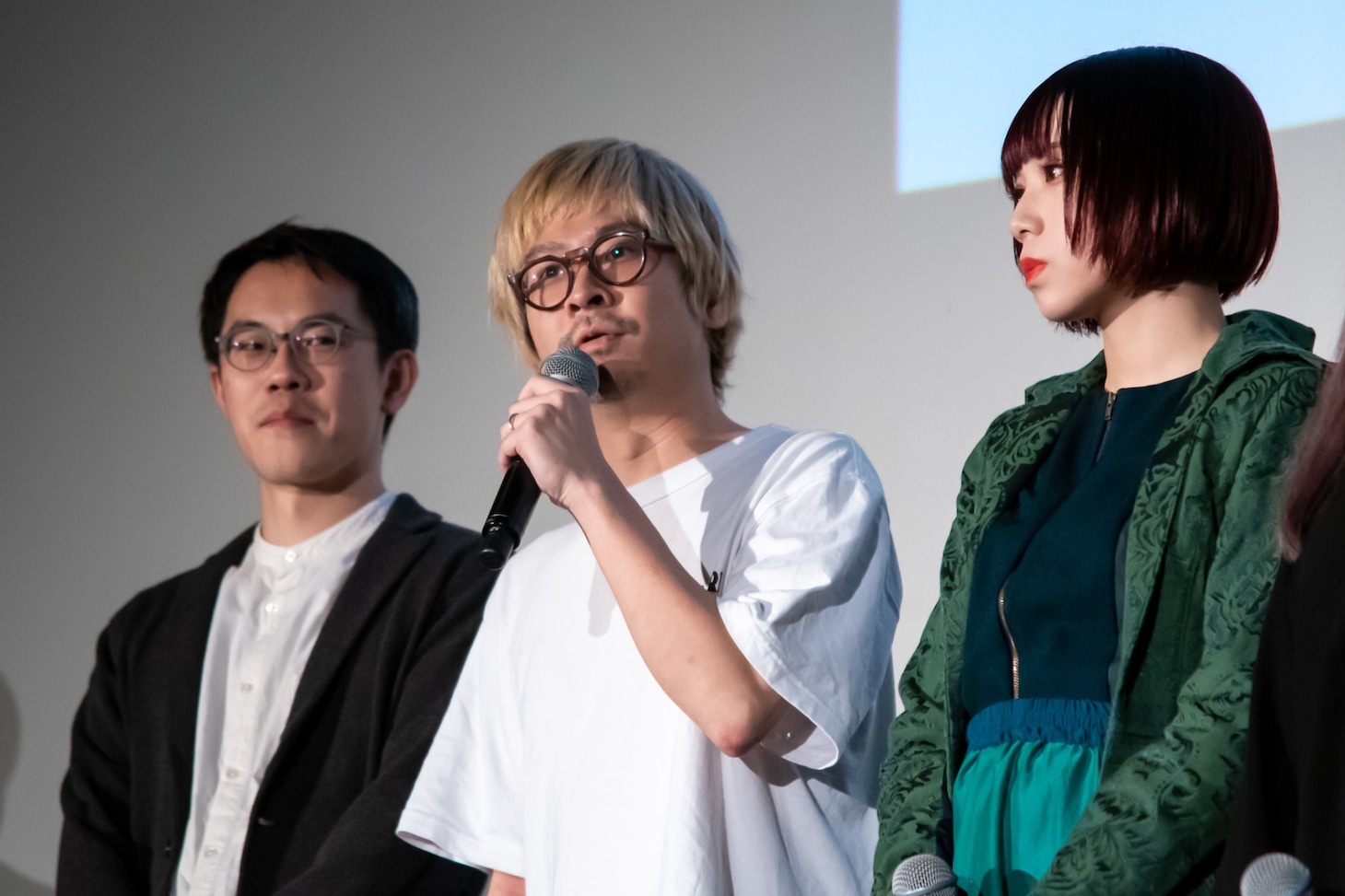 左から岩淵弘樹監督、渡辺淳之介（WACK代表）、アユニ・D（BiSH）。