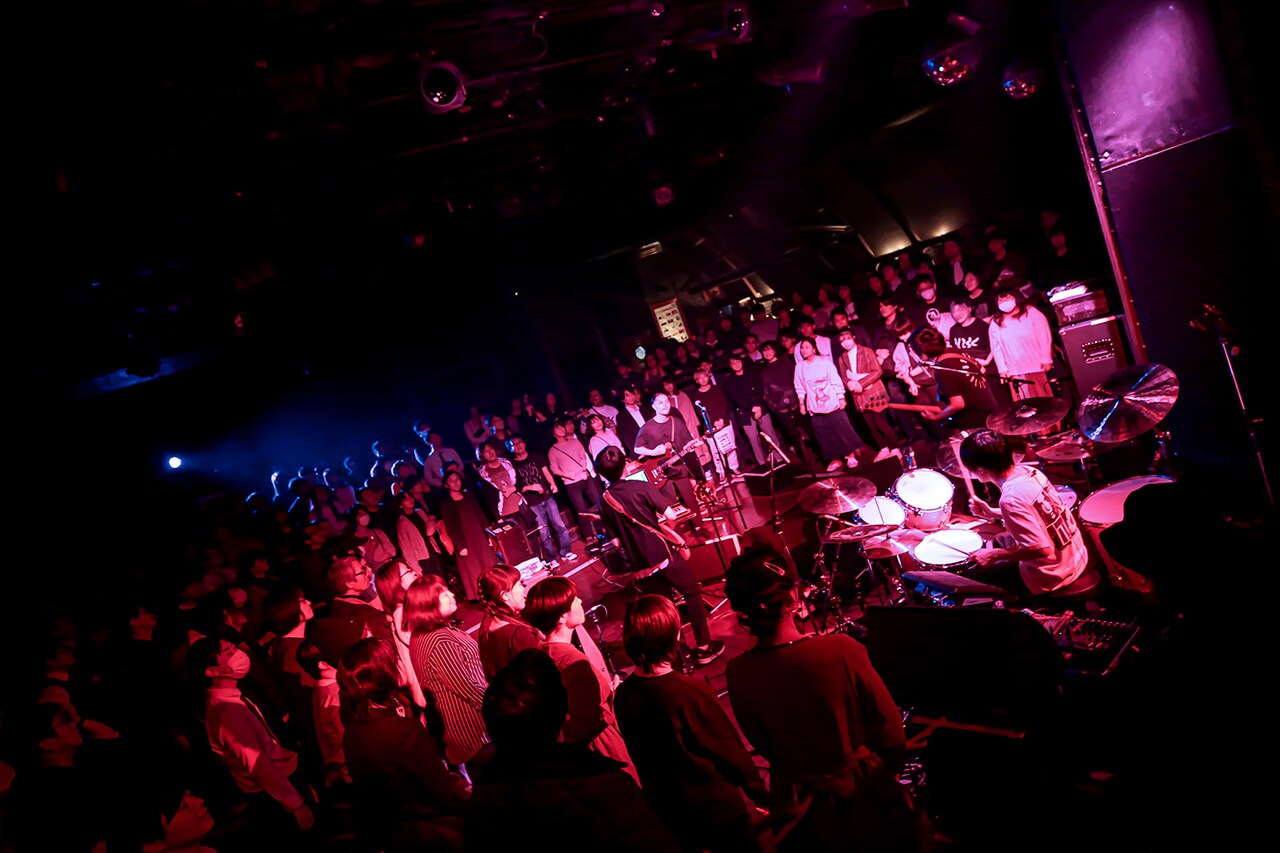 LITE、maco marets、んoonが観客に360°囲まれたフロアで熱演