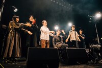 折坂悠太「折坂悠太のツーと言えばカー2019」最終公演のエンディング。（撮影：タイコウクニヨシ）