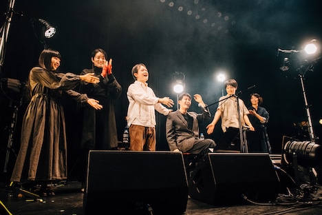 折坂悠太「折坂悠太のツーと言えばカー2019」最終公演のエンディング。（撮影：タイコウクニヨシ）