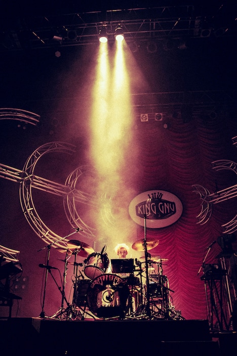 勢喜遊（Dr, Sampler）（撮影：小杉歩）