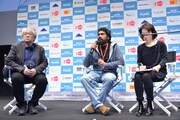 左から映画祭ディレクターの市山尚三、サナル・クマール・シャシダラン。