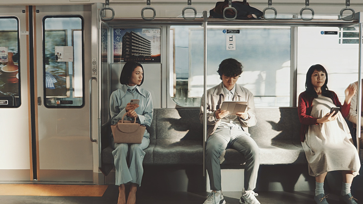 「100 YEARS TRAIN」より、令和の相鉄線を描いたシーン。