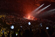 DOBERMAN INFINITY「DOBERMAN INFINITY LIVE TOUR 2019 5IVE ～必ず会おうこの約束の場所で～」大阪・大阪城ホール公演2日目の様子。