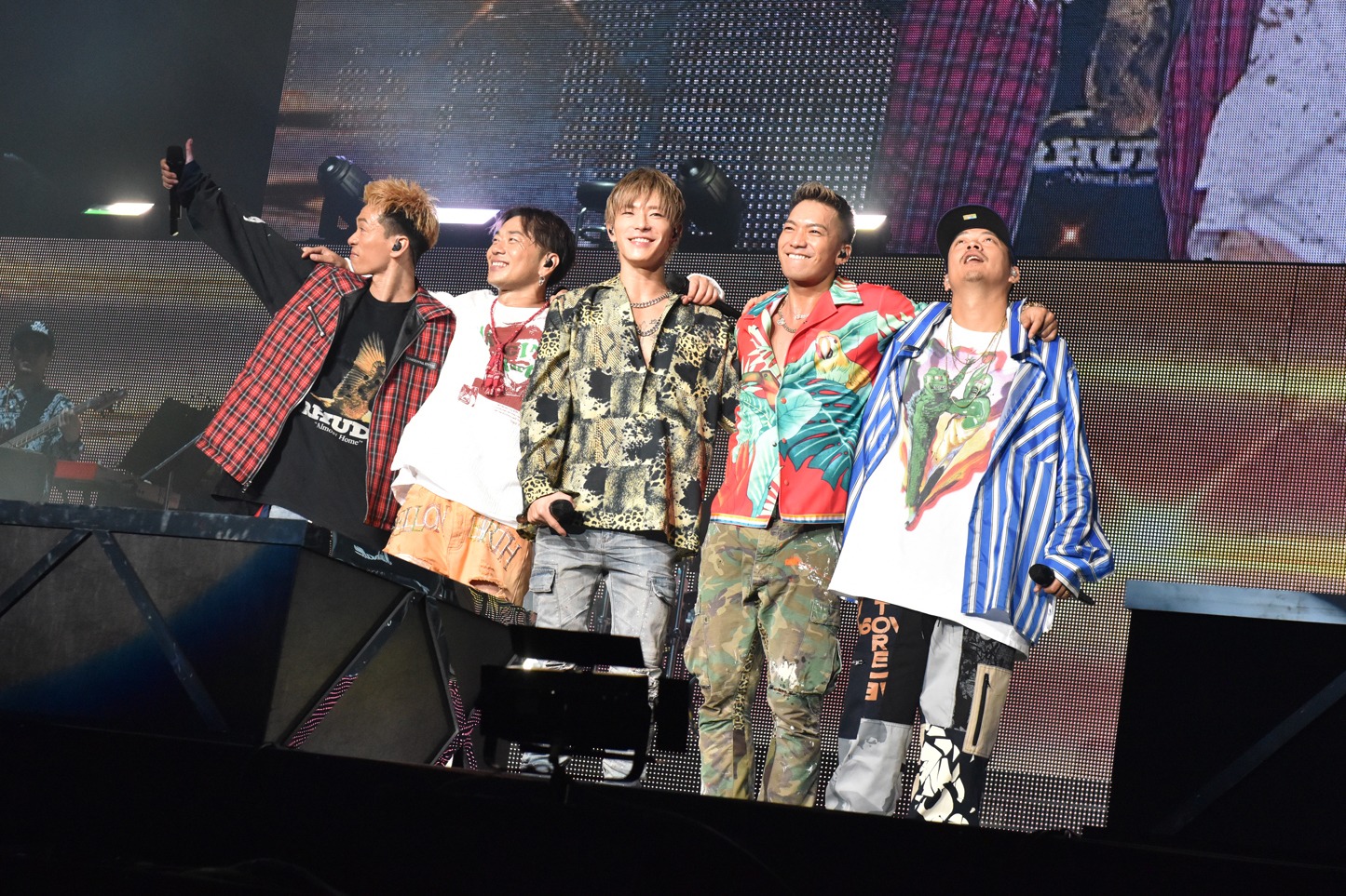 DOBERMAN INFINITY「DOBERMAN INFINITY LIVE TOUR 2019 5IVE ～必ず会おうこの約束の場所で～」大阪・大阪城ホール公演2日目の様子。