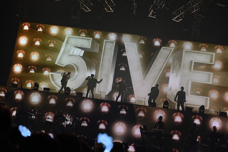 DOBERMAN INFINITY「DOBERMAN INFINITY LIVE TOUR 2019 5IVE ～必ず会おうこの約束の場所で～」大阪・大阪城ホール公演2日目の様子。