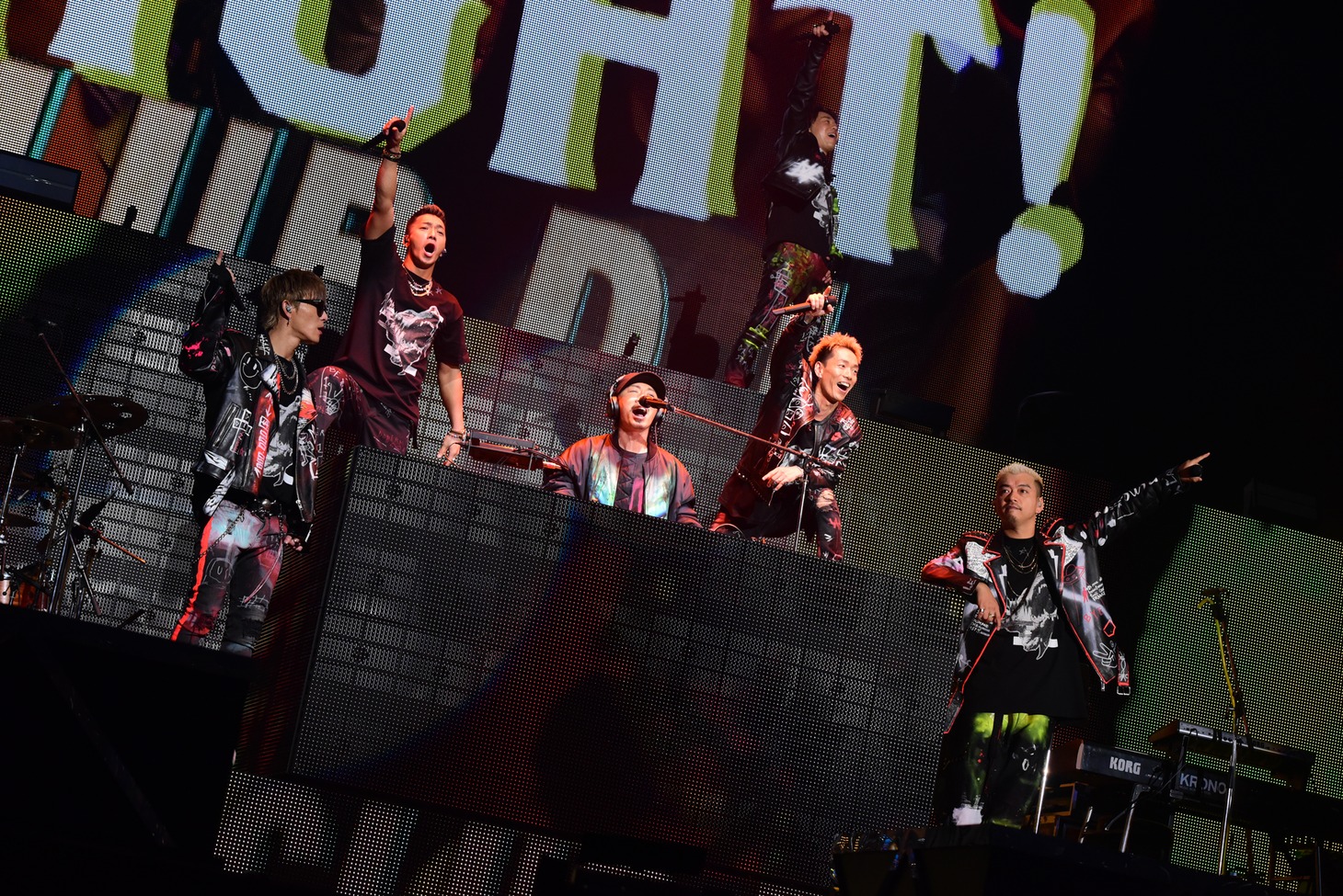 DOBERMAN INFINITY「DOBERMAN INFINITY LIVE TOUR 2019 5IVE ～必ず会おうこの約束の場所で～」大阪・大阪城ホール公演2日目の様子。