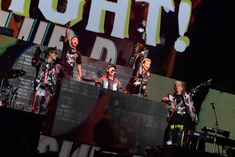 DOBERMAN INFINITY「DOBERMAN INFINITY LIVE TOUR 2019 5IVE ～必ず会おうこの約束の場所で～」大阪・大阪城ホール公演2日目の様子。