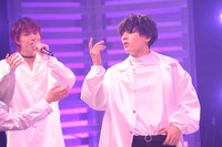 「Fashion」スタジオライブの様子。