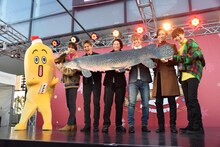 「テレ東 冬のあったかパーク in TOKYO SKYTREE TOWN」のオープニングイベントに登場したナナナとFANTASTICS from EXILE TRIBE。