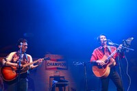 草なぎ剛と田島貴男（ORIGINAL LOVE）。（撮影：新保勇樹）