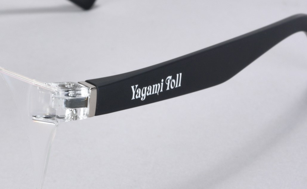 「BUCK-TICK Yagami Toll×Zoff DECA」（ブラック）のつる。