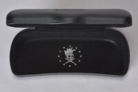 「BUCK-TICK Yagami Toll×Zoff DECA」のオリジナルケース。