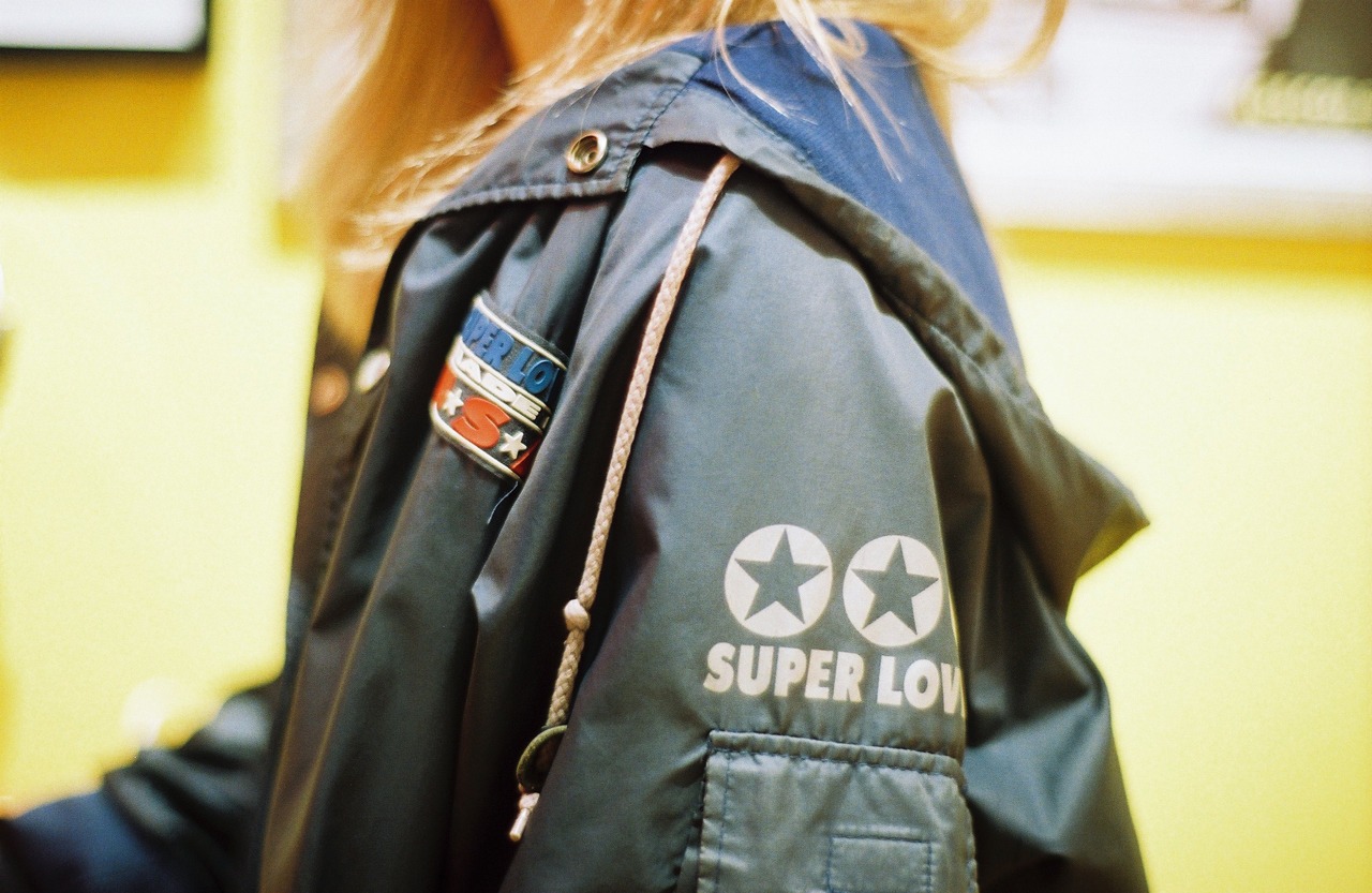 両親が持っていたSUPER LOVERSのトラックコート。