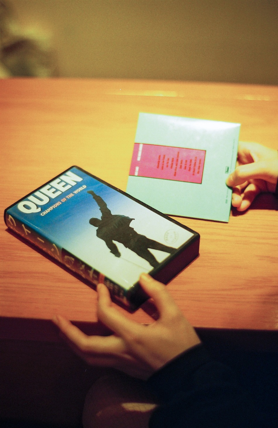 Hot ChipのアルバムとQueenのVHS。（Cony Plankton私物）