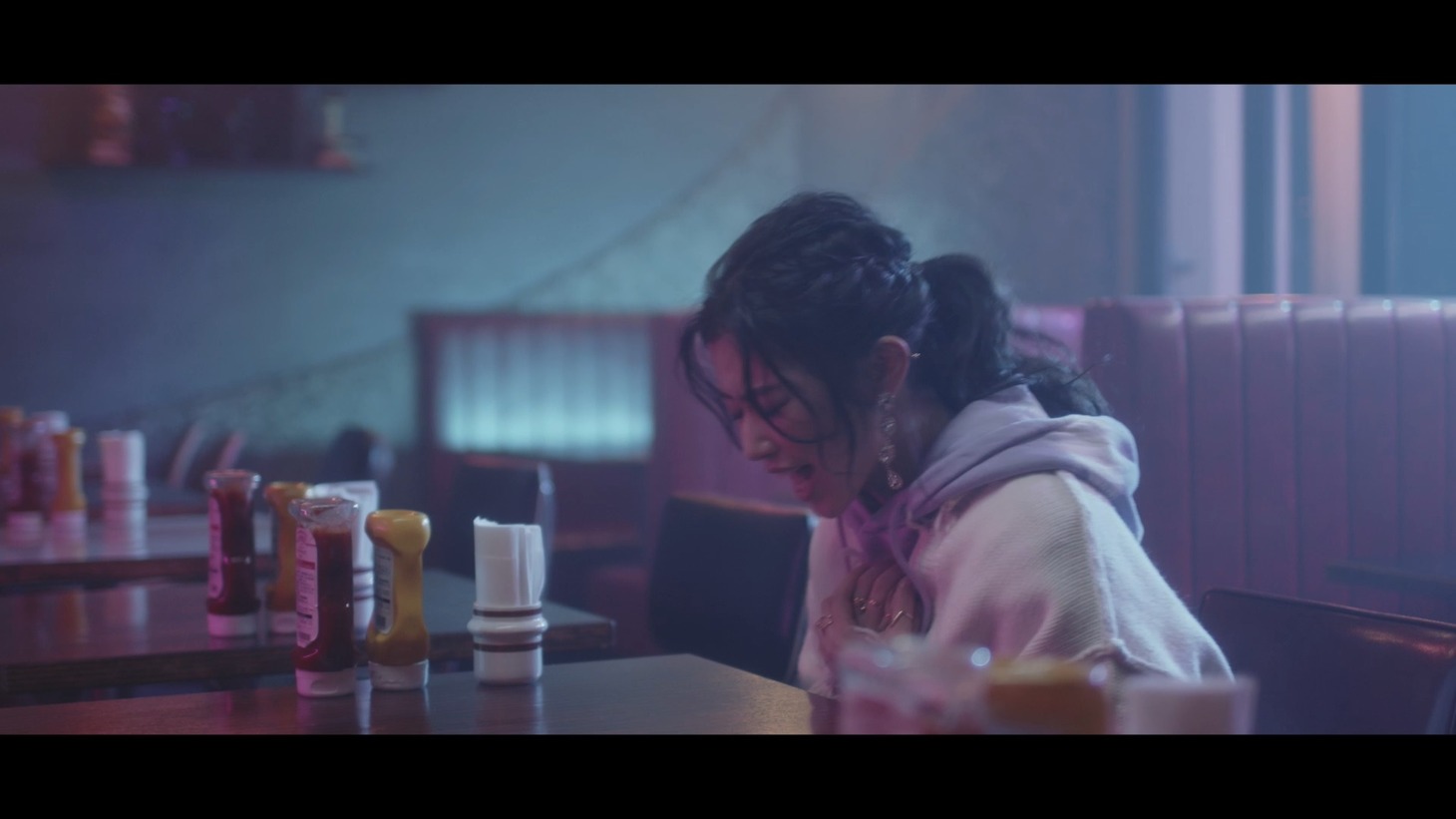 當山みれい「sayonara」ミュージックビデオのワンシーン。