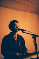 荒谷翔大（Vo）（撮影：横山マサト）