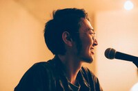 荒谷翔大（Vo）（撮影：横山マサト）