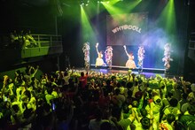 「WHY@DOLLラストライブツアー ～We are always here for you～」最終公演の様子。