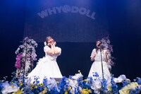 ぶりっ子する浦谷はるな（左）。