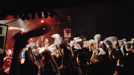 「Dimension Expander」のパフォーマンスの様子。（写真提供：FABTONE）