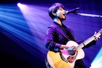 吉田結威（G, Vo）（撮影：白石達也）